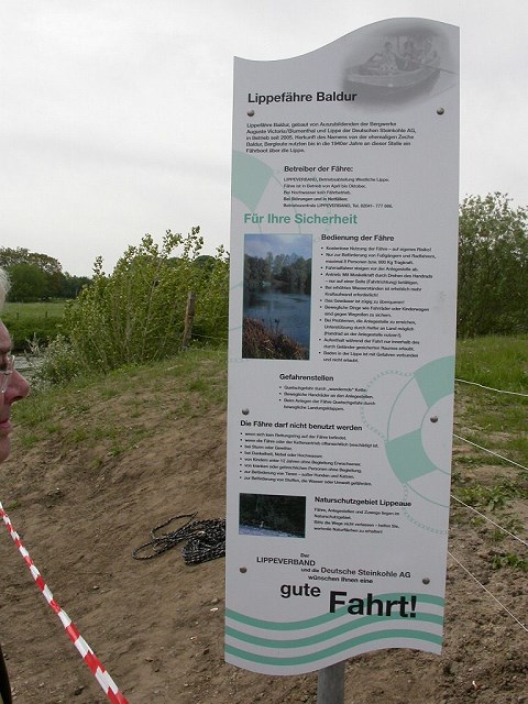 A panel with instructions at the bank of the Lippe !