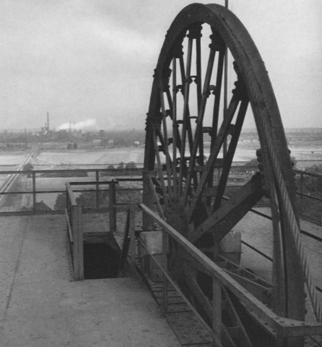 The wheel of a winding tower !