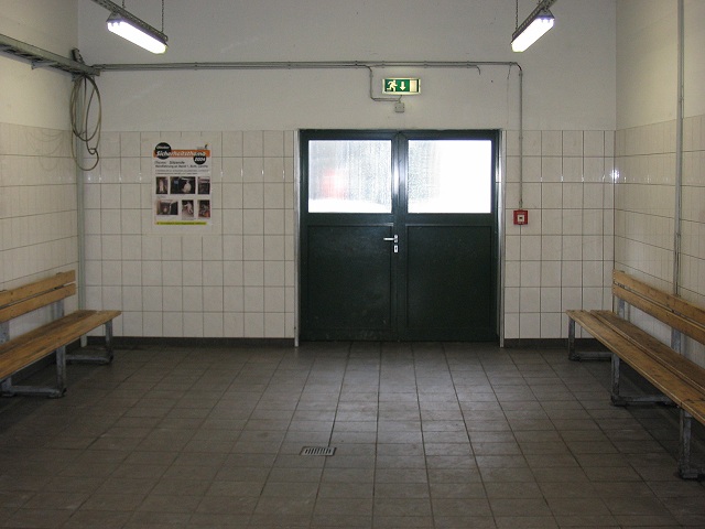 Tr zur Wrmehalle !