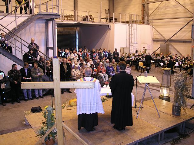 The two priests in front of the audience !