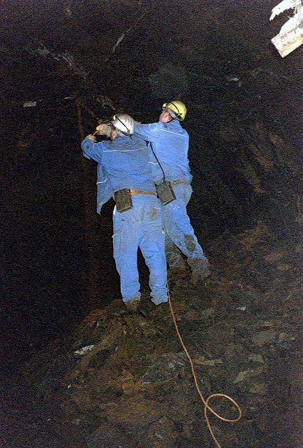 Beim Erstellen der Bohrlcher fr die nchste Sprengung !