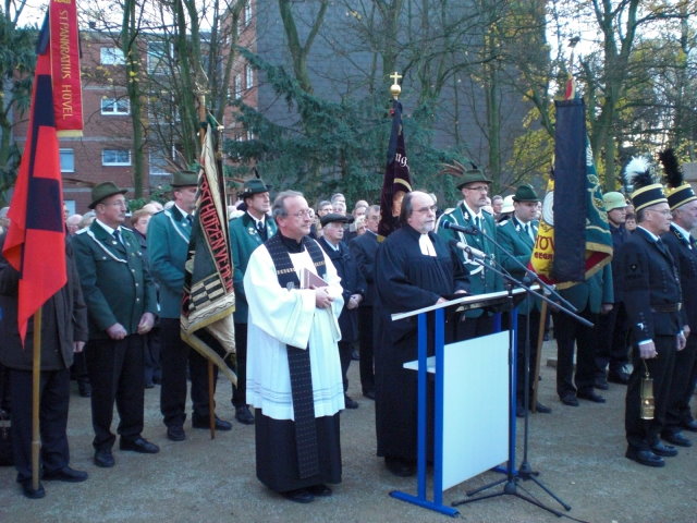 The two priests during the commemoration ceremony !