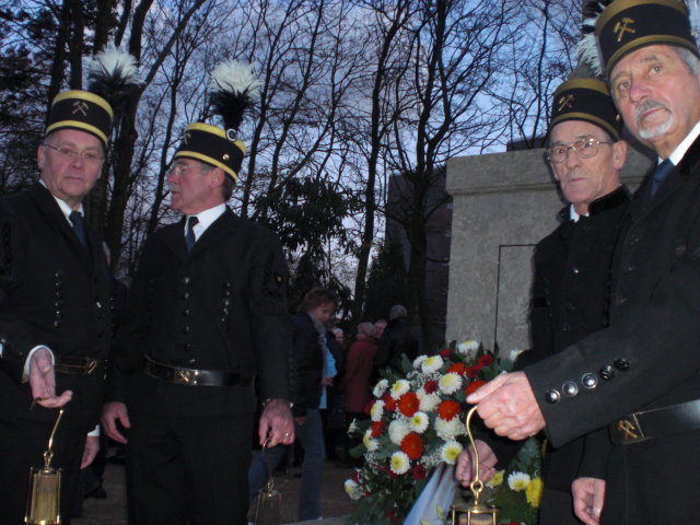 Four miners with the wreaths !