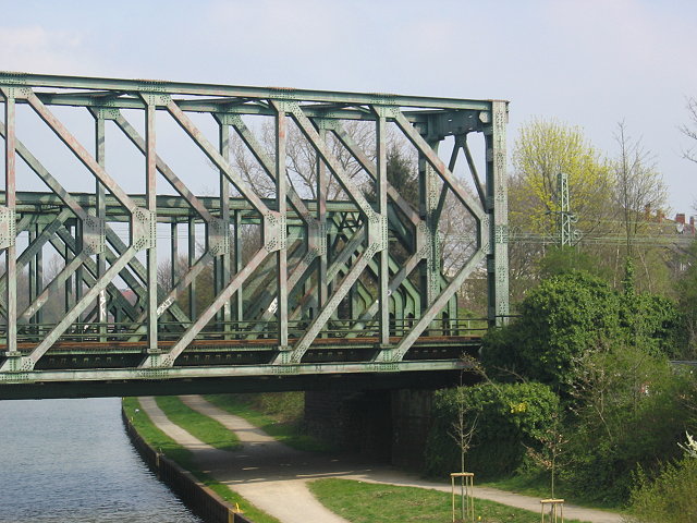 Ein anderer Blick auf die Eisenbahnbrcke !