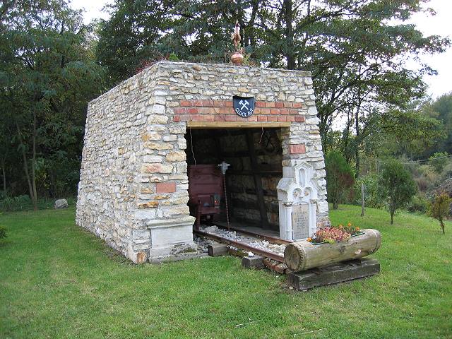 A reproduction of an entrance to a tunnel !