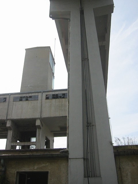 Starke Sulen unter dem Frderturm !